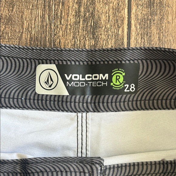 Volcom Men's Charcoal and Black Board Shorts - Picture 2 of 6